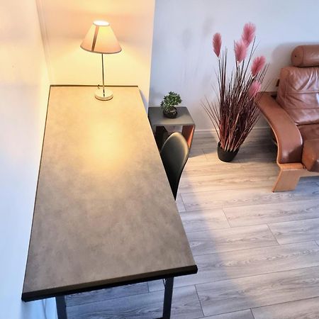 6 Appartements Et 4 Adresses A Mi-Chemin Entre Le Vieux Port Et L Ile De Re La Rochelle  Ngoại thất bức ảnh
