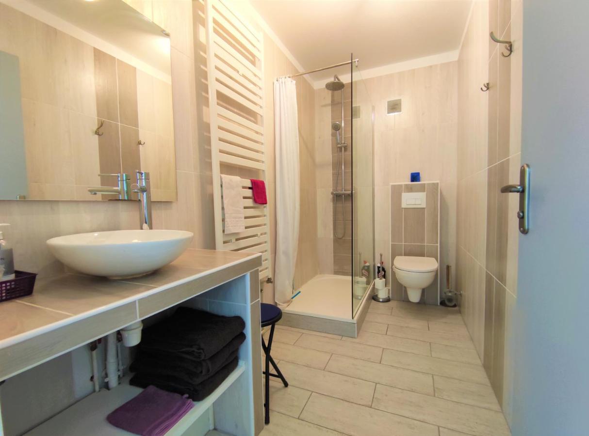 6 Appartements Et 4 Adresses A Mi-Chemin Entre Le Vieux Port Et L Ile De Re La Rochelle  Ngoại thất bức ảnh