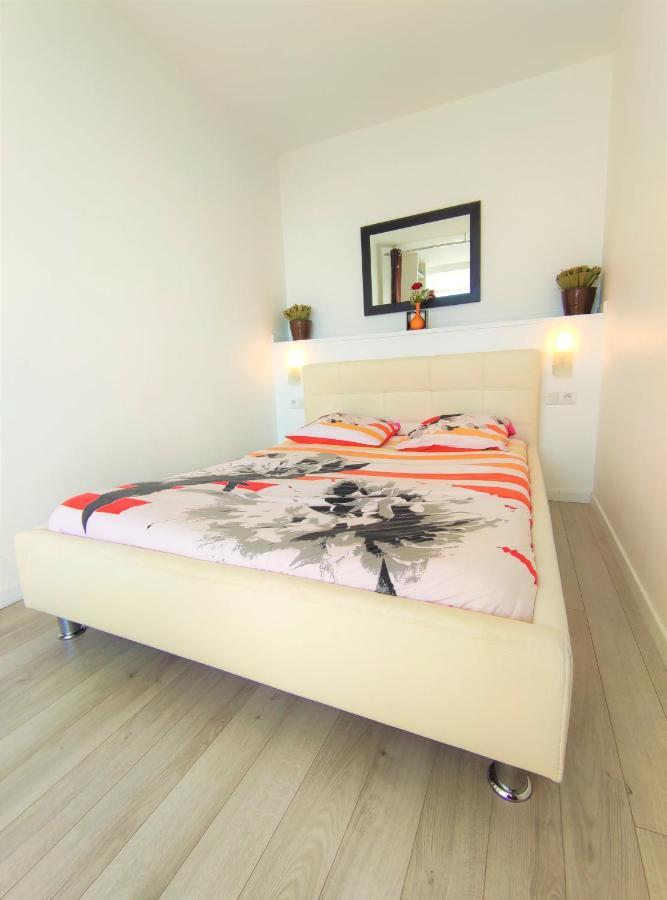 6 Appartements Et 4 Adresses A Mi-Chemin Entre Le Vieux Port Et L Ile De Re La Rochelle  Ngoại thất bức ảnh