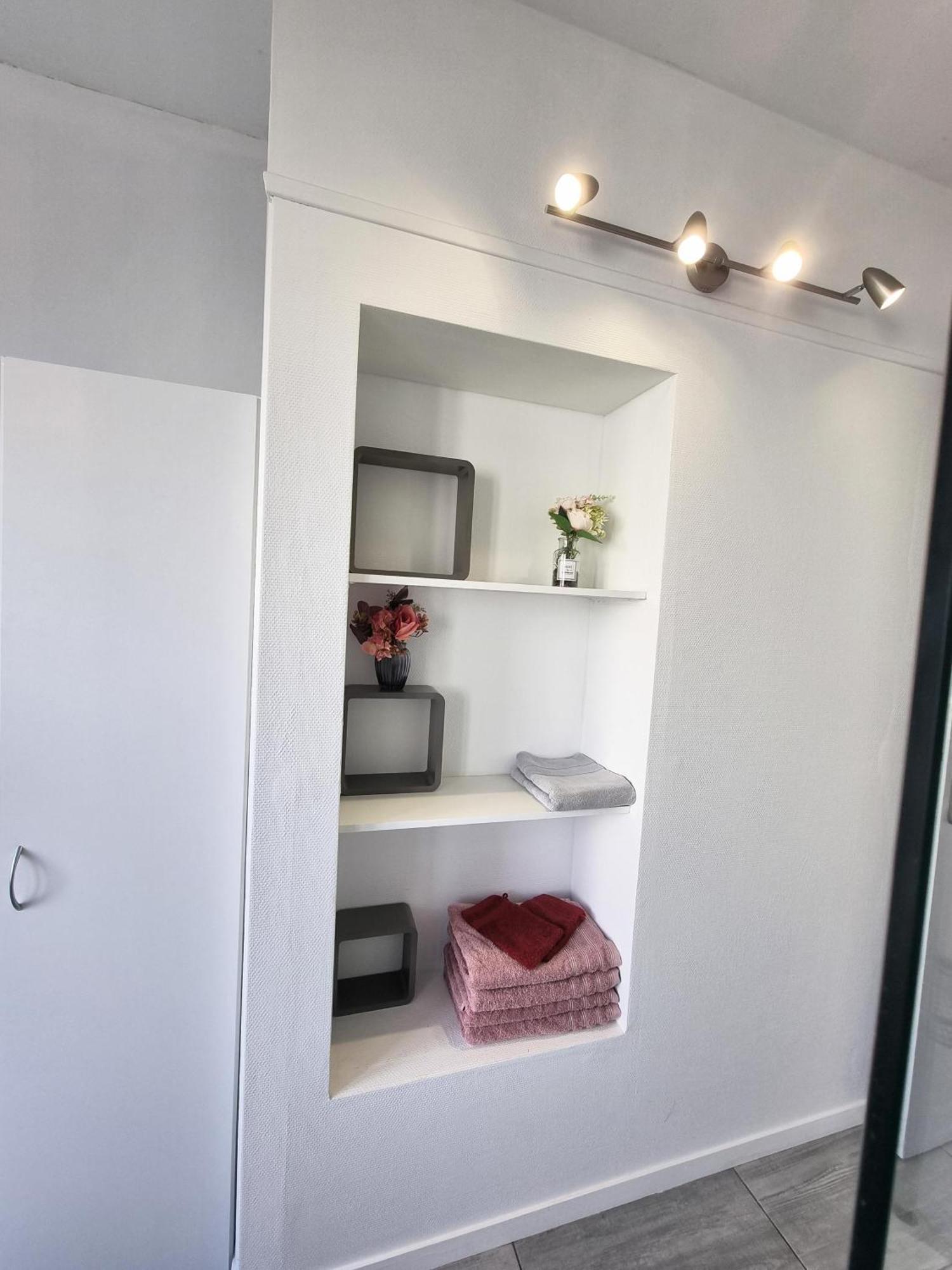 6 Appartements Et 4 Adresses A Mi-Chemin Entre Le Vieux Port Et L Ile De Re La Rochelle  Ngoại thất bức ảnh